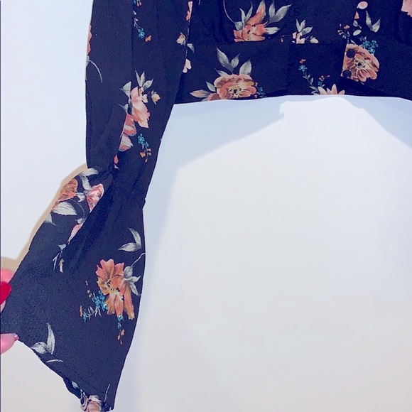 inTu Anthropologie Bell Sleeve Crop Top/Jacket - Picture 9 of 12